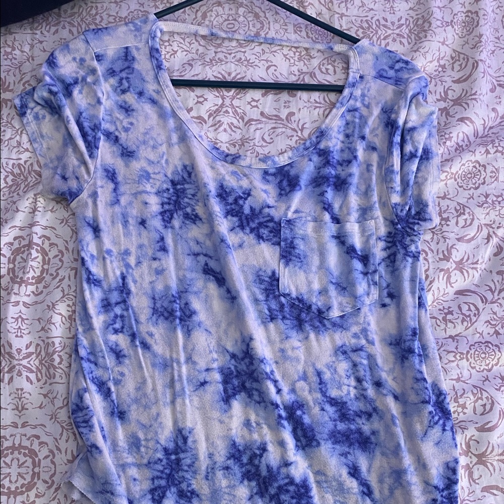 Blue and white tie-dye short sleeve